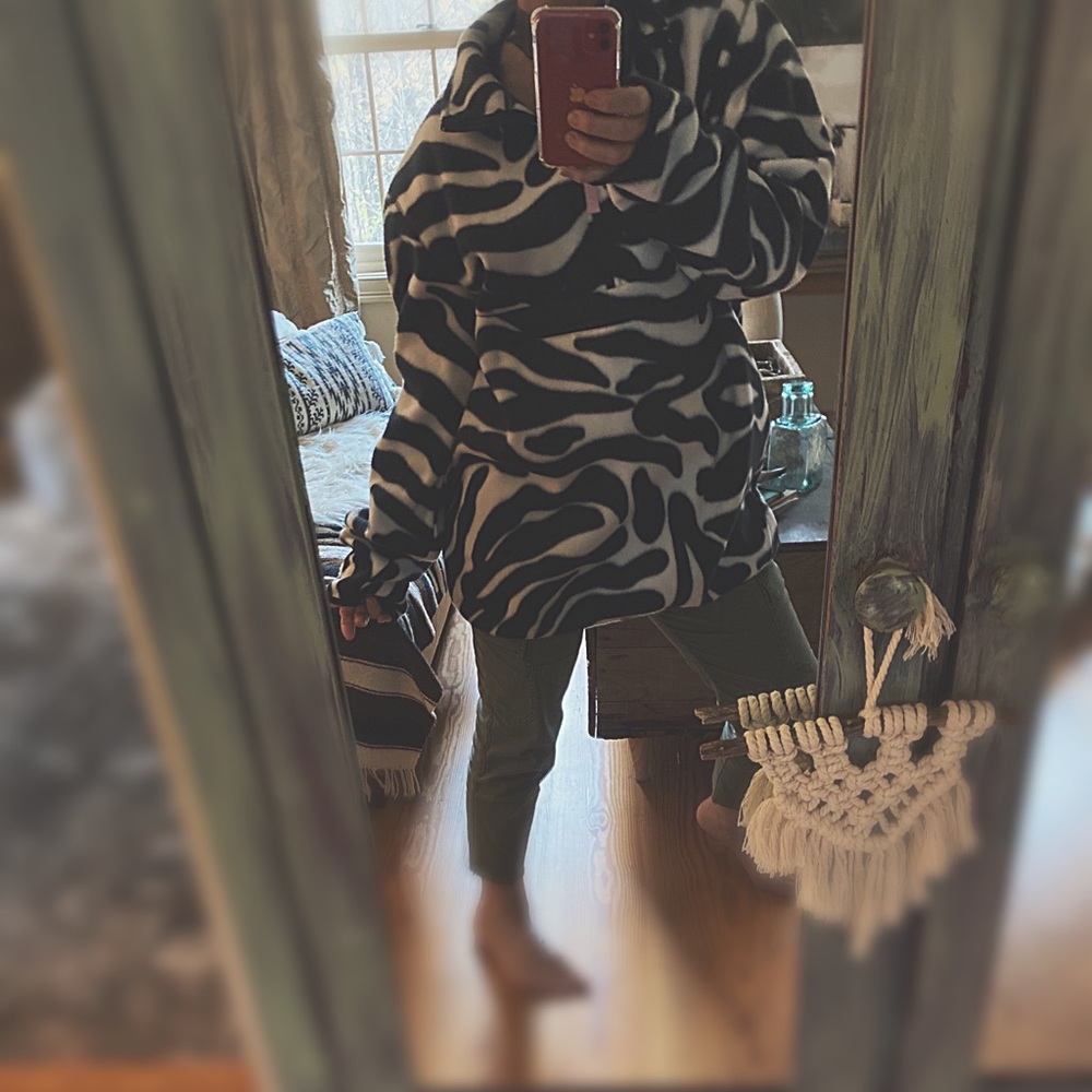 HP🌵Zebra Tech Fleece Half Zip 27” across 32”L - Picture 13 of 16
